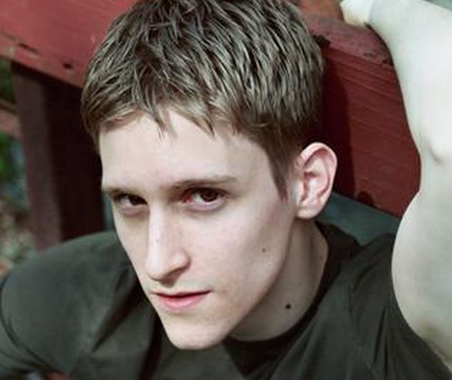 In 2006, Edward Snowden posted this photo of himself in the Ars Technica online forum.